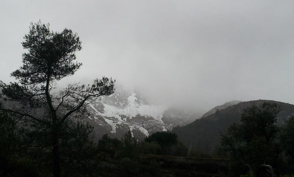 sneeuw op bergtoppen spanje